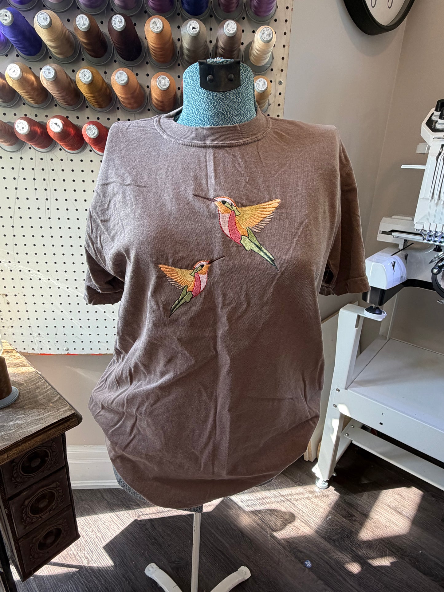 Medium Brown Humming Bird Tee-shirt
