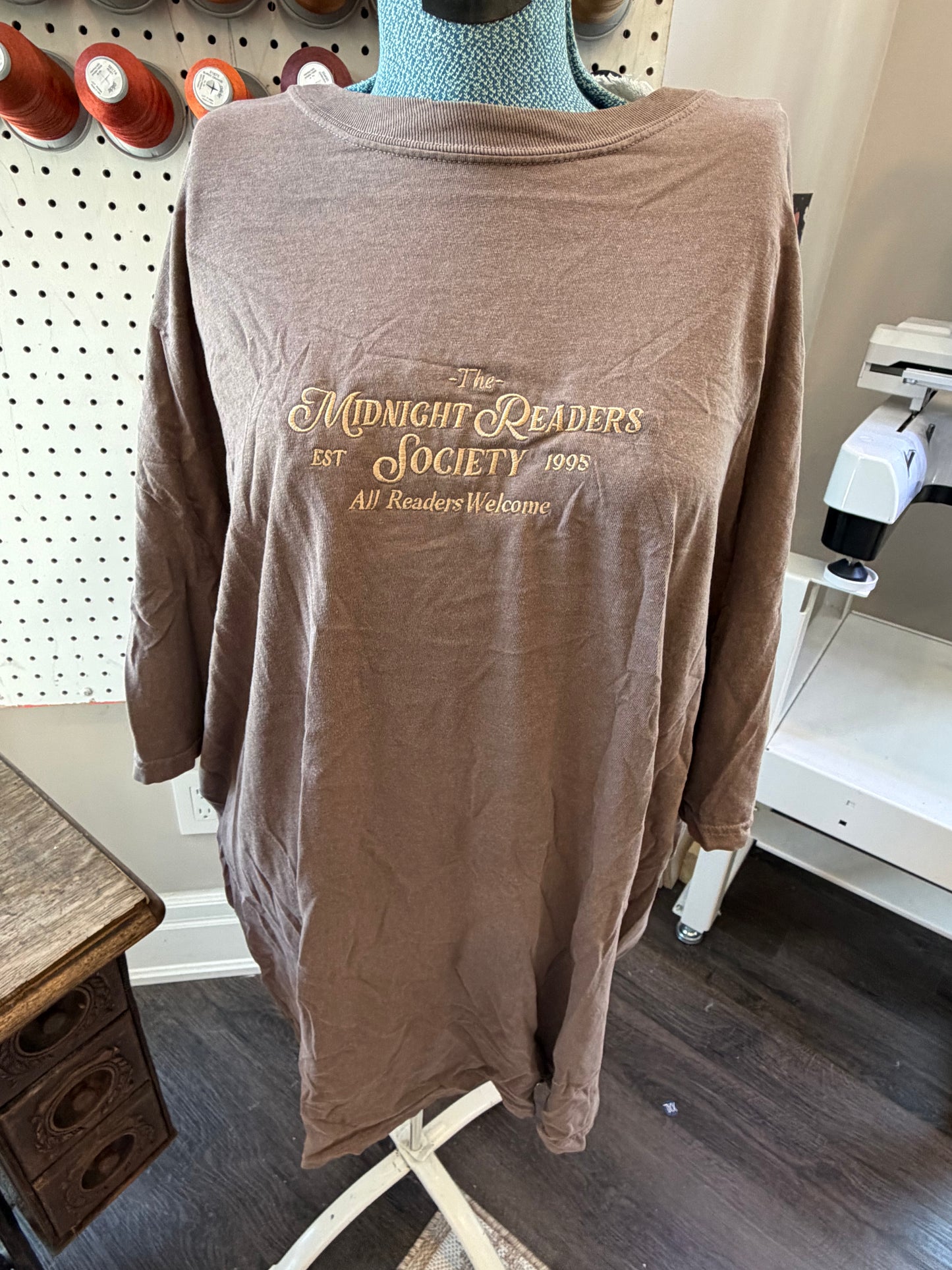 2XL brown midnight readers tee