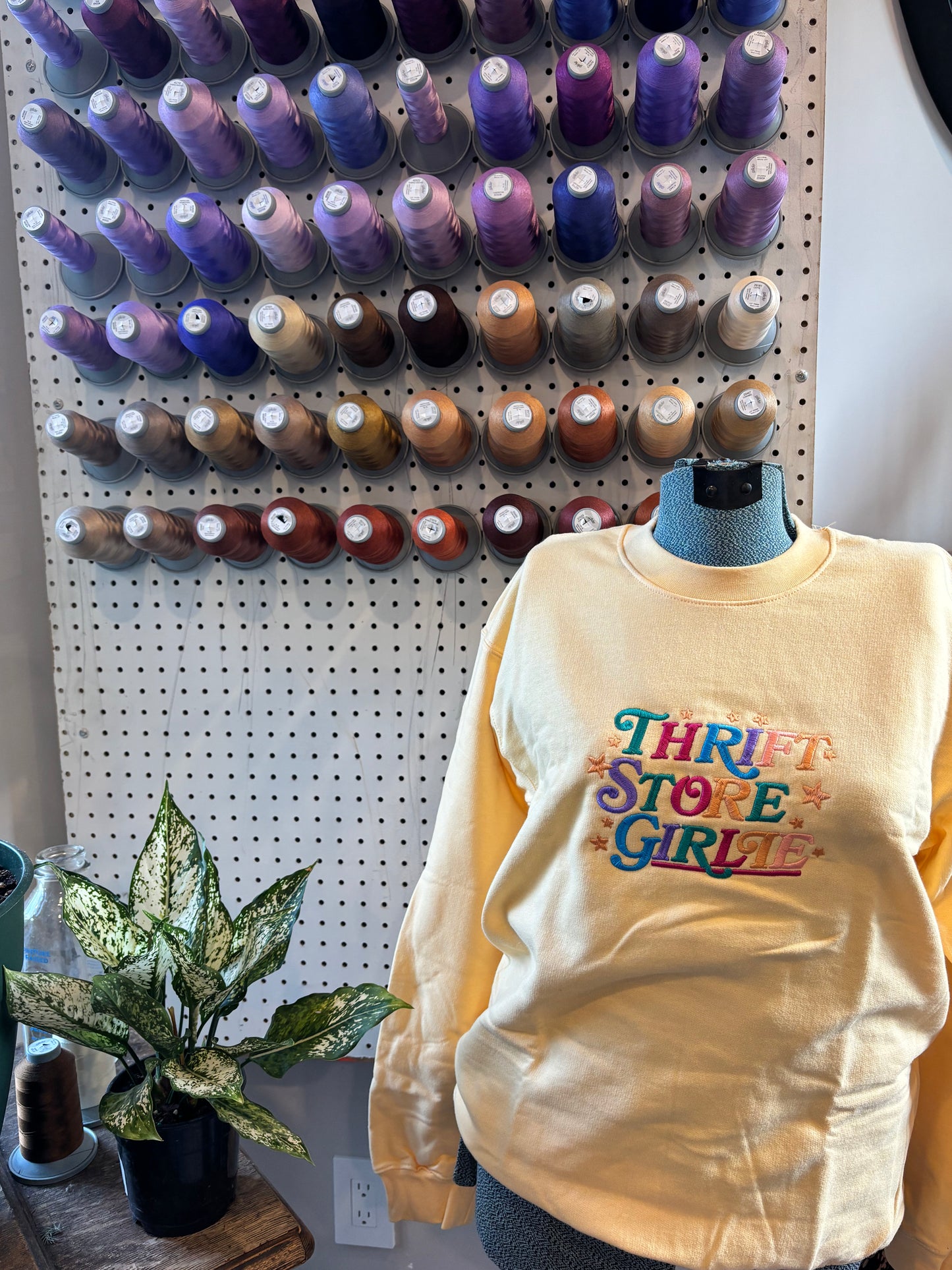 2XL butter thrift store girlie crew